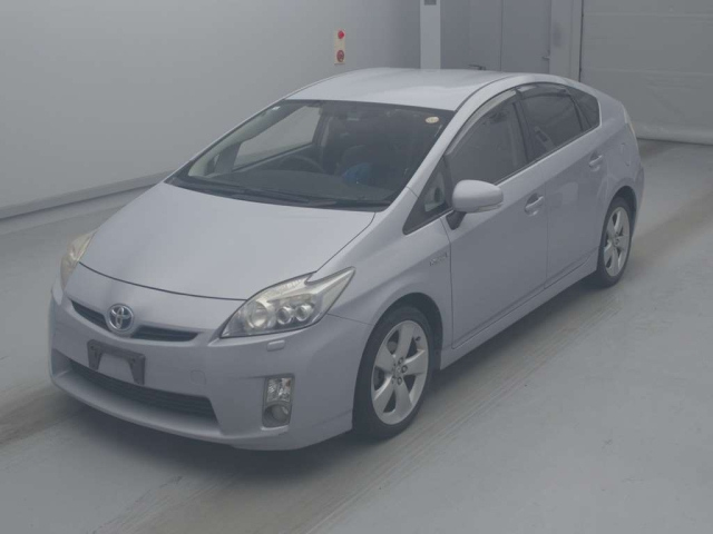 TOYOTA PRIUS — фото