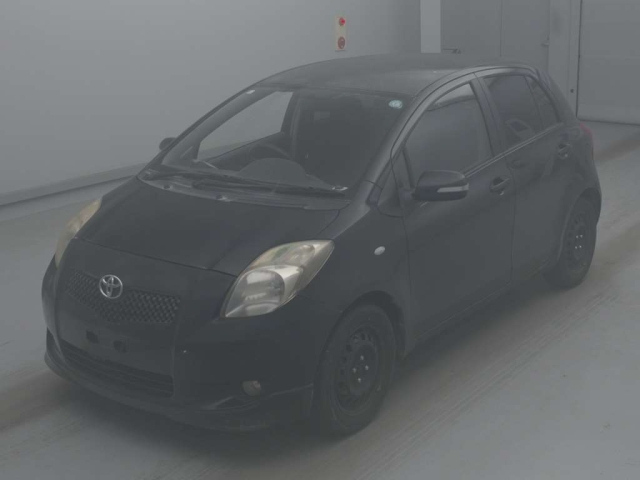 TOYOTA VITZ — фото