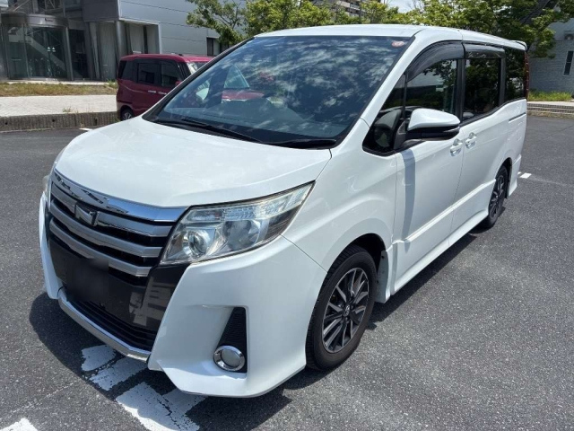 TOYOTA NOAH — фото