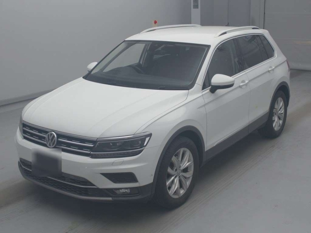 VOLKSWAGEN TIGUAN — фото
