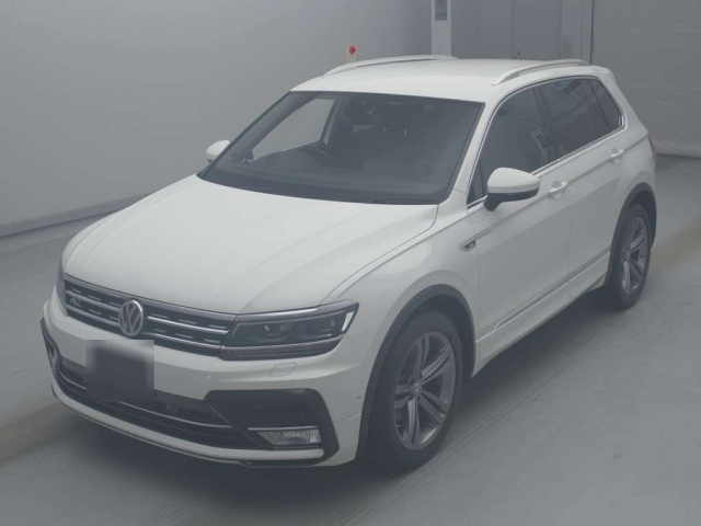 VOLKSWAGEN TIGUAN — фото