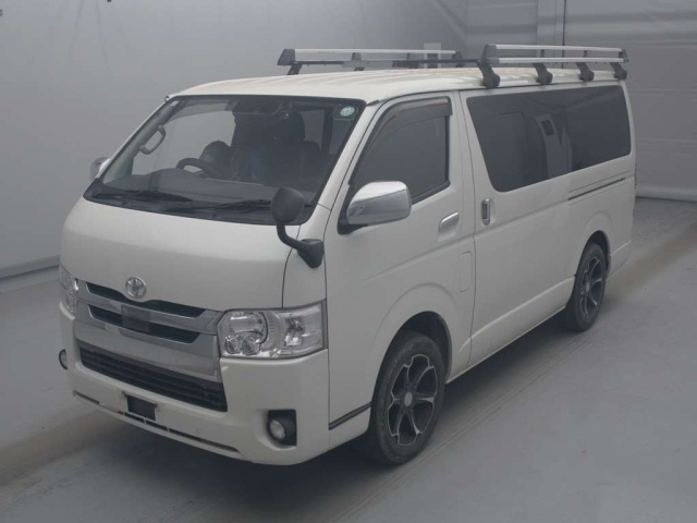 TOYOTA HIACE — фото