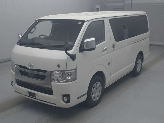 TOYOTA HIACE — фото