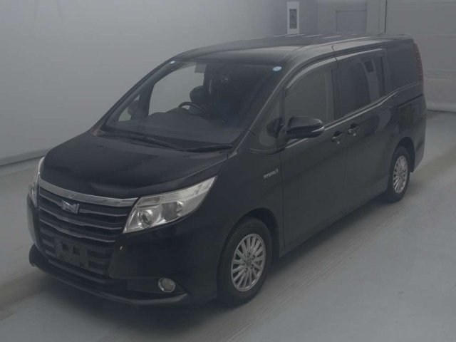 TOYOTA NOAH — фото