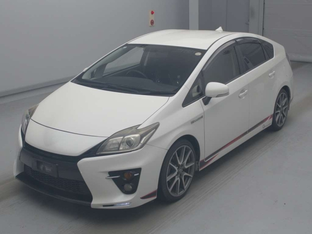 TOYOTA PRIUS — фото