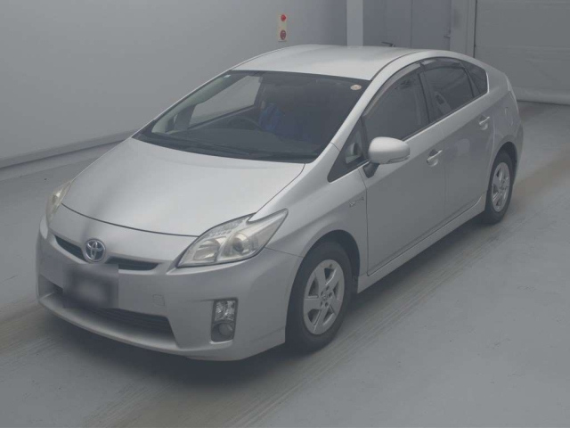 TOYOTA PRIUS — фото