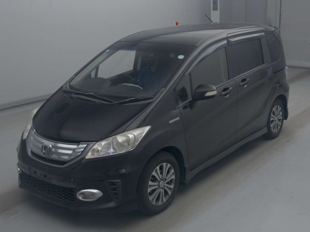 HONDA FREED — фото