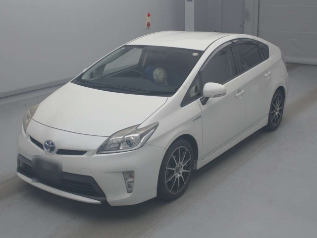 TOYOTA PRIUS — фото