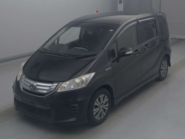HONDA FREED — фото