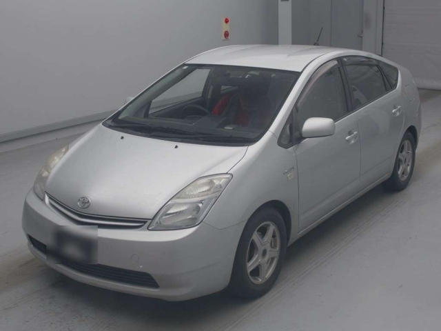 TOYOTA PRIUS — фото