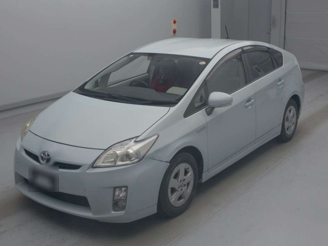 TOYOTA PRIUS — фото