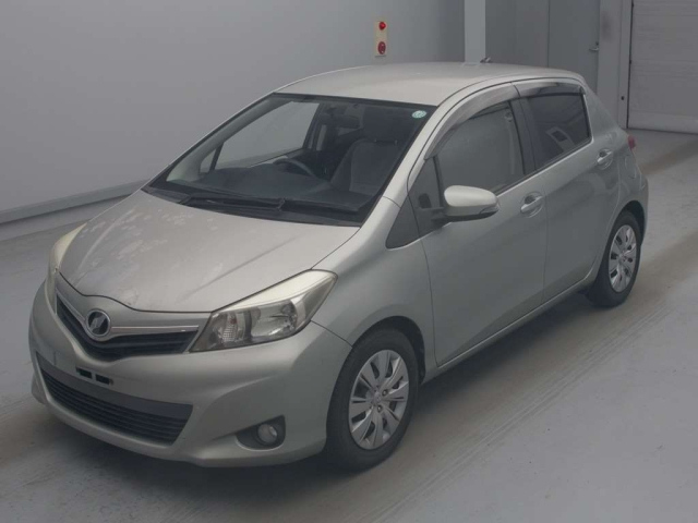 TOYOTA VITZ — фото