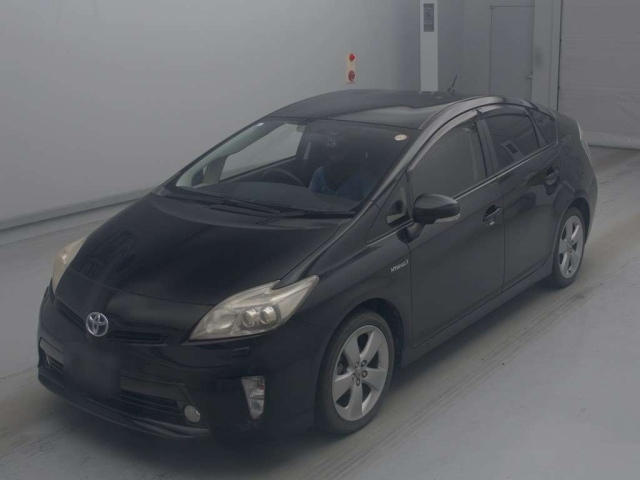 TOYOTA PRIUS — фото