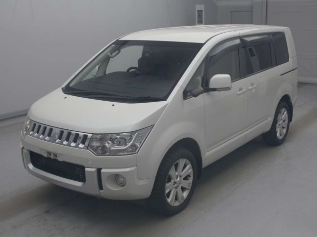MITSUBISHI DELICA — фото