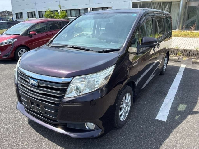 TOYOTA NOAH — фото