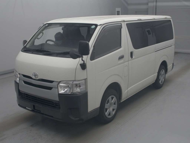 TOYOTA HIACE — фото