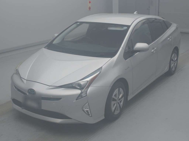 TOYOTA PRIUS — фото