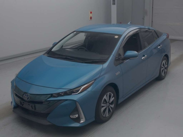 TOYOTA PRIUS — фото