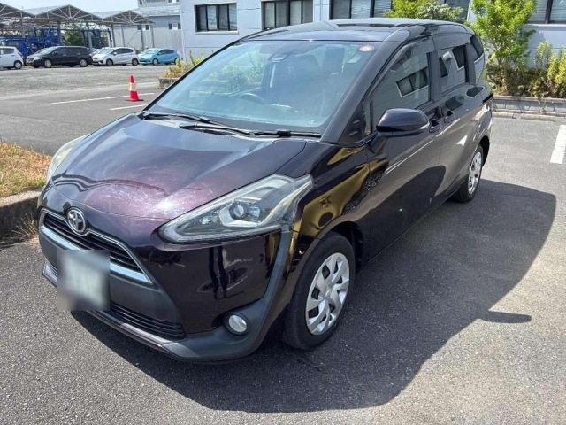 TOYOTA SIENTA — фото