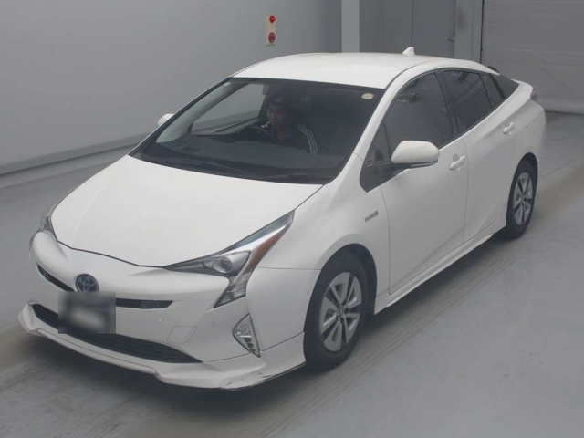 TOYOTA PRIUS — фото