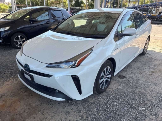 TOYOTA PRIUS — фото