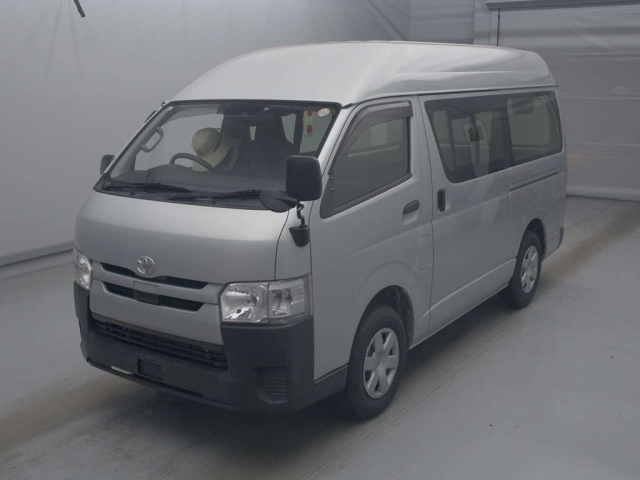TOYOTA HIACE — фото
