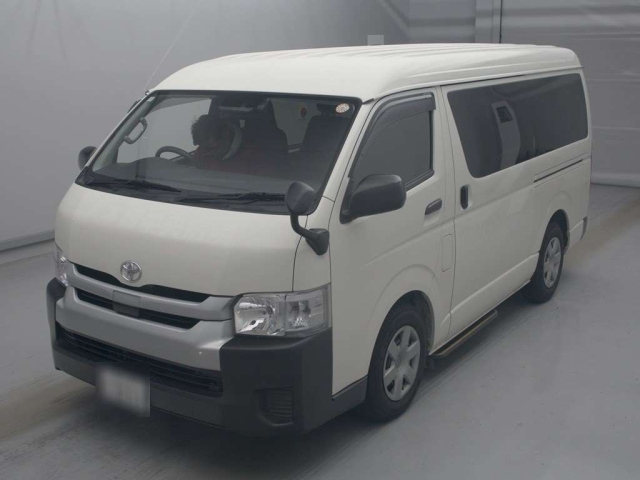 TOYOTA HIACE — фото