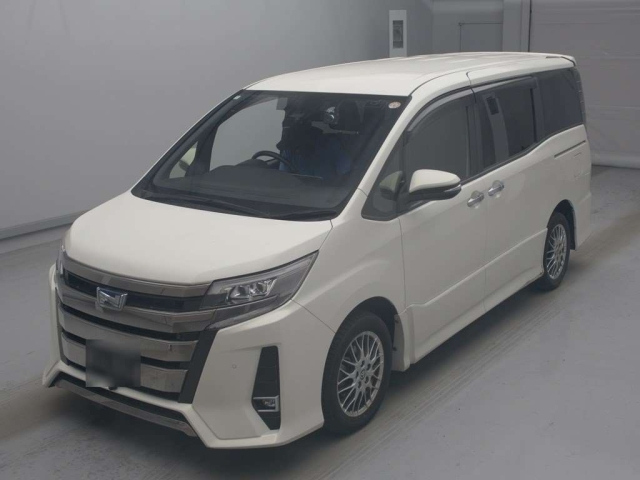 TOYOTA NOAH — фото