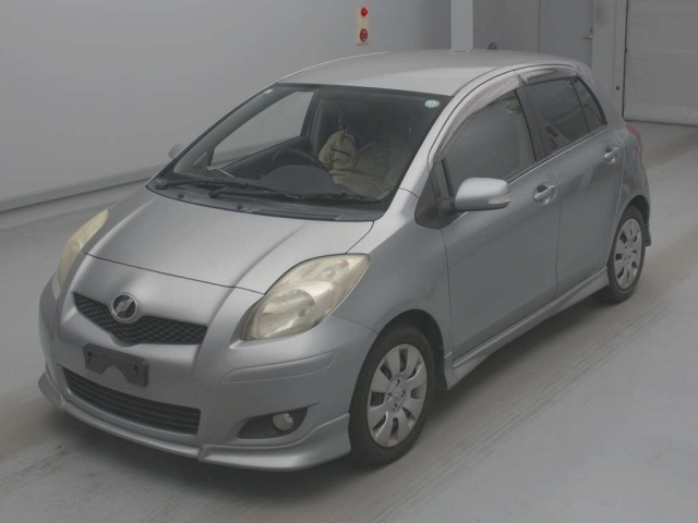 TOYOTA VITZ — фото