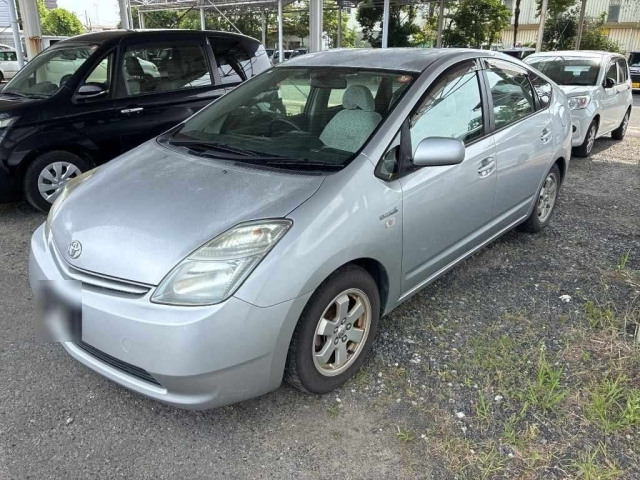 TOYOTA PRIUS — фото