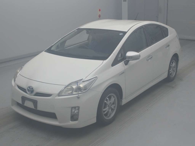 TOYOTA PRIUS — фото