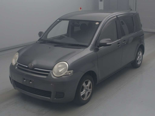TOYOTA SIENTA — фото