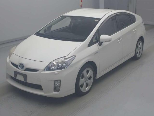 TOYOTA PRIUS — фото