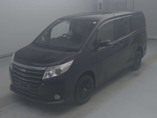 TOYOTA NOAH — фото