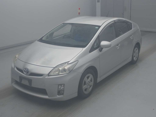 TOYOTA PRIUS — фото
