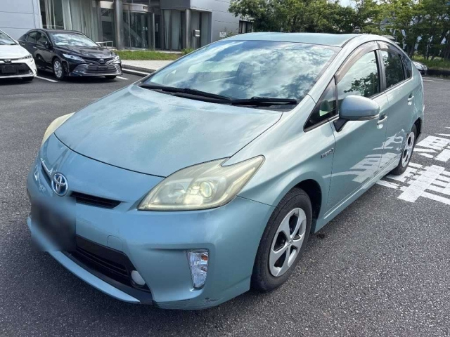 TOYOTA PRIUS — фото