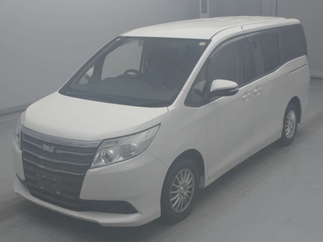 TOYOTA NOAH — фото