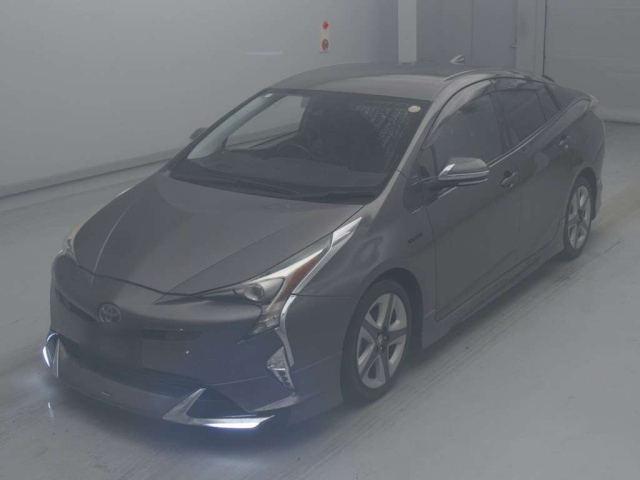TOYOTA PRIUS — фото