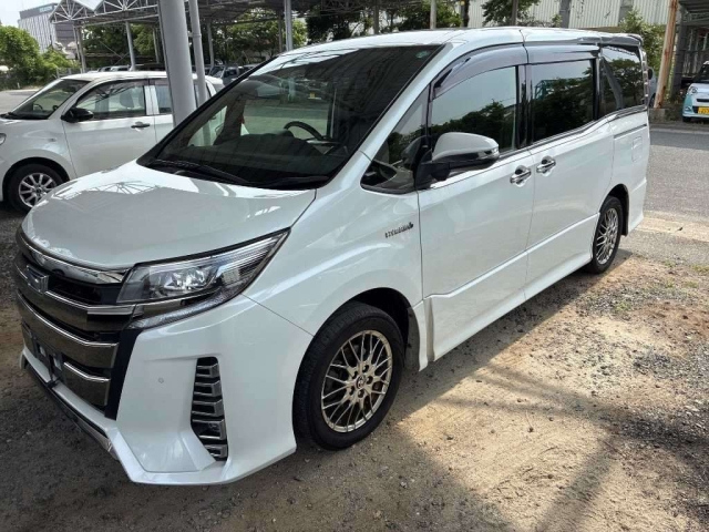 TOYOTA NOAH