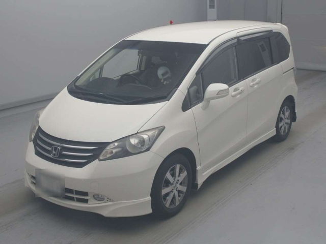 HONDA FREED — фото
