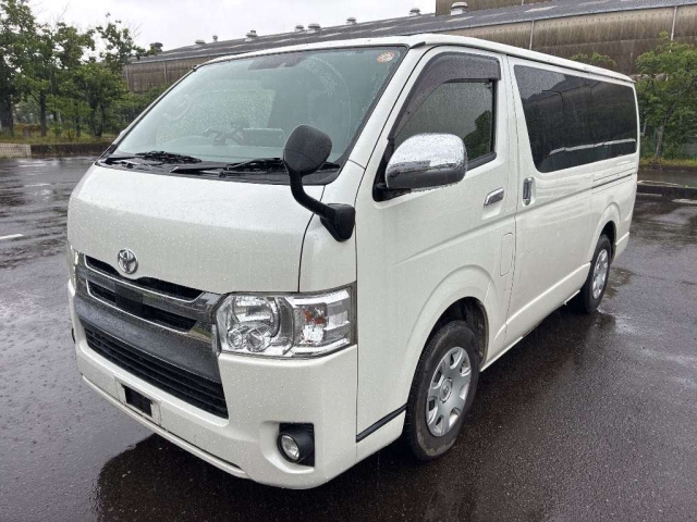 TOYOTA HIACE — фото