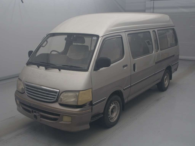 TOYOTA HIACE — фото