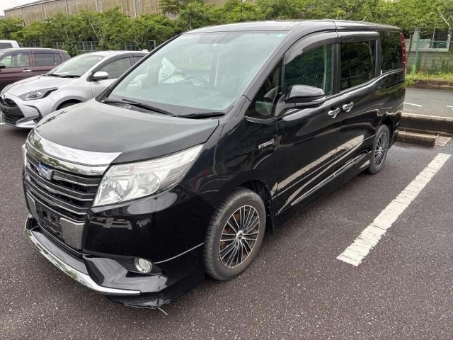TOYOTA NOAH — фото