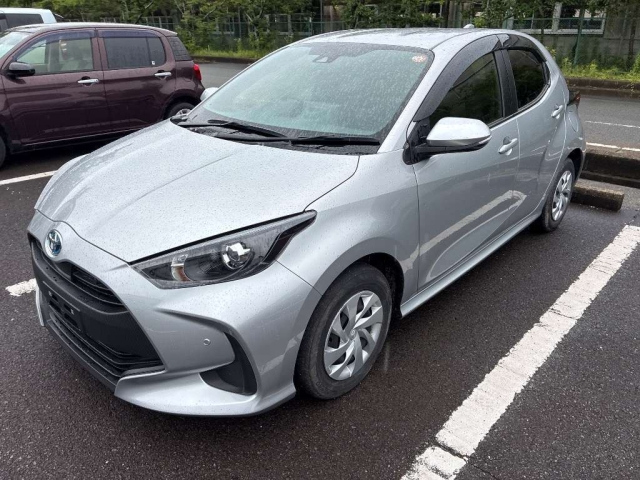 TOYOTA YARIS — фото