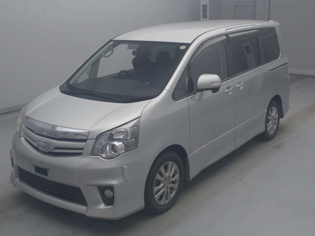 TOYOTA NOAH — фото