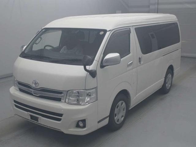 TOYOTA HIACE