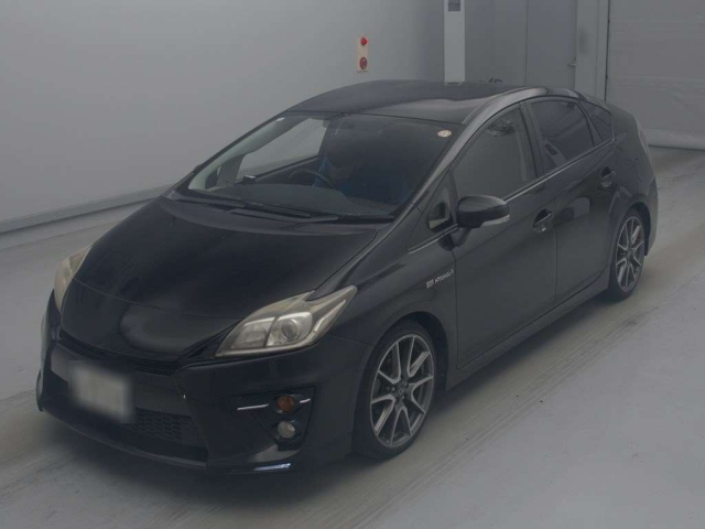 TOYOTA PRIUS — фото