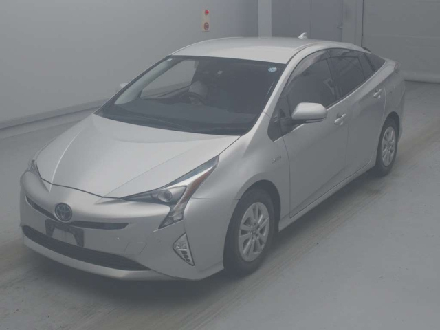 TOYOTA PRIUS — фото