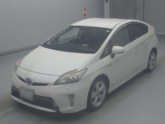 TOYOTA PRIUS — фото