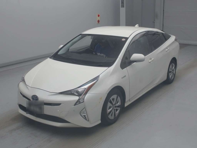 TOYOTA PRIUS — фото